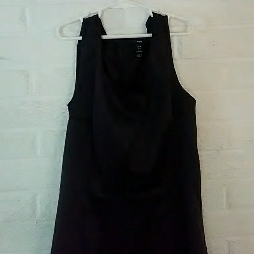 Sleeveless tight fit black dress